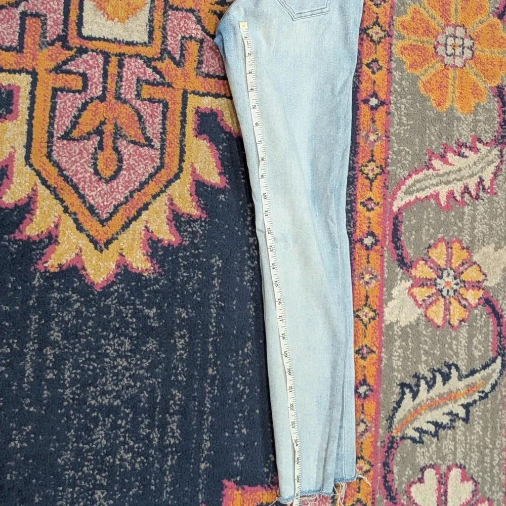 EXPRESS Super High Rise Skinny Distressed Light Wash Jeans Sz 26x27 Raw Hem Edgy